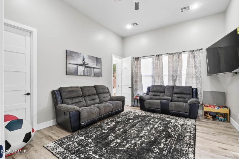 Bedroom 5 / Game room