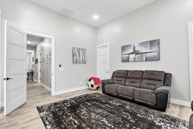 Bedroom 5 / Game room