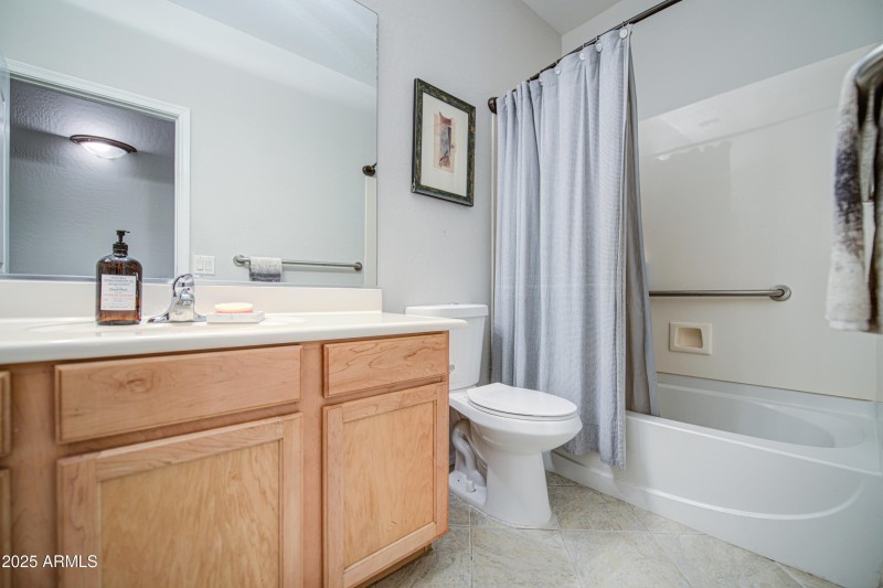 Bathroom 2-pic 2