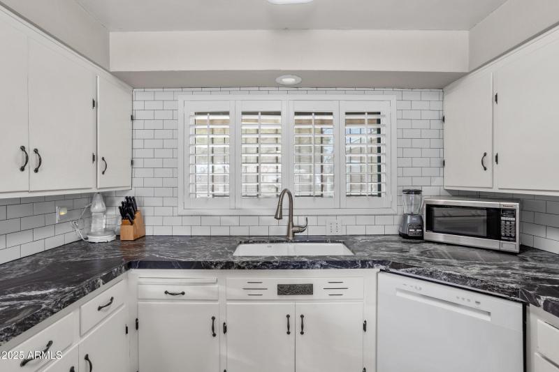 27_2301 n 38th st-20