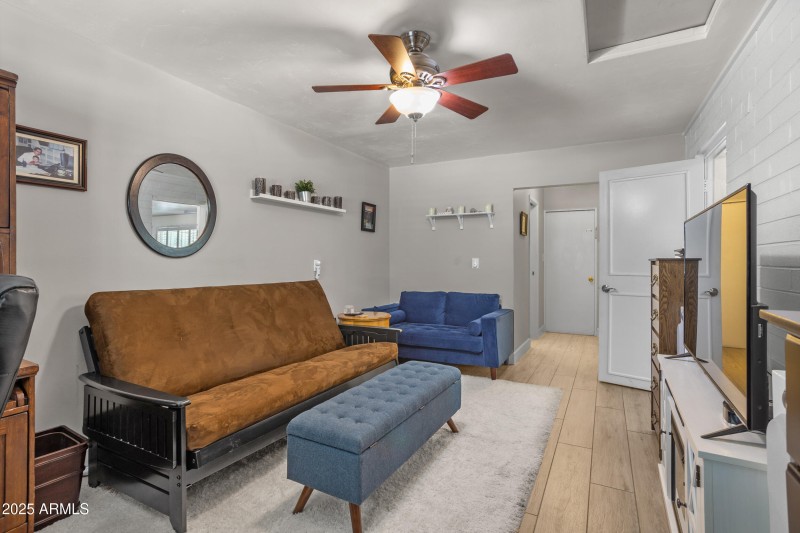 31_2301 n 38th st-24