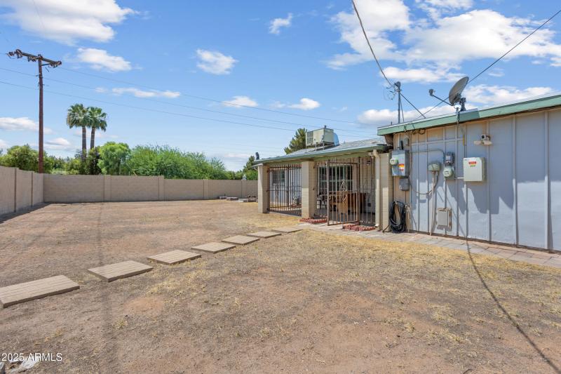 37_2301 n 38th st-30