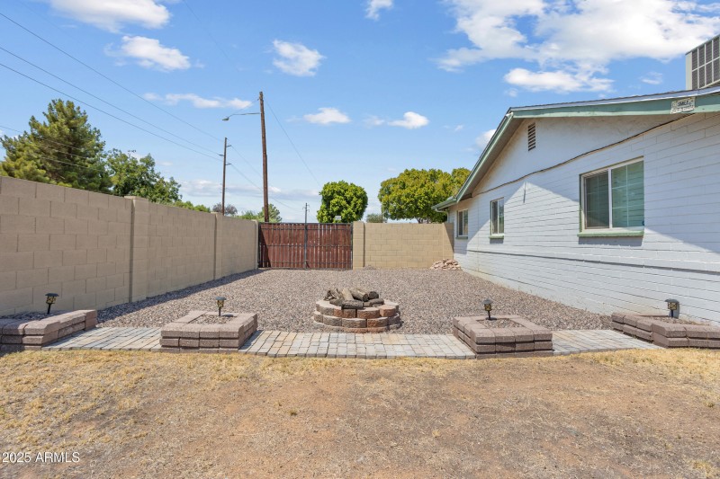 39_2301 n 38th st-32