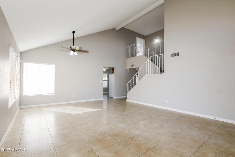 004-photo-dining-room-7603367