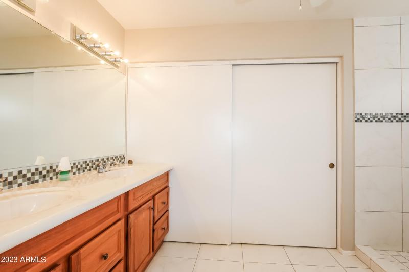 010-photo-master-bathroom-7603373