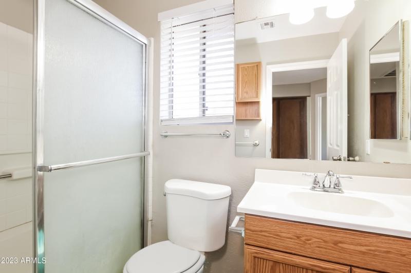 014-photo-bathroom-7603360