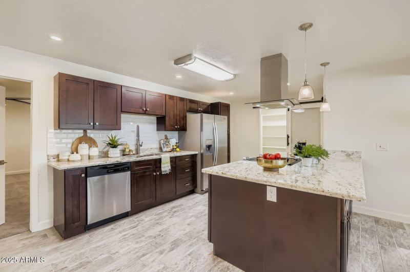 Kitchen with large island