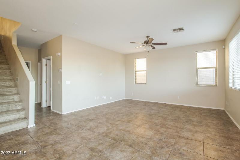 004-photo-dining-room-7612082