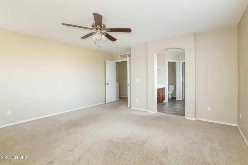 008-photo-master-bedroom-7612093