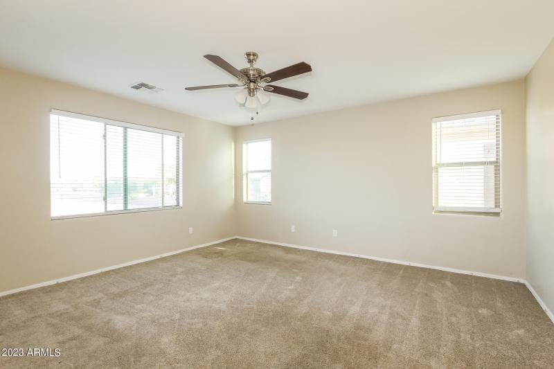 009-photo-master-bedroom-7612091