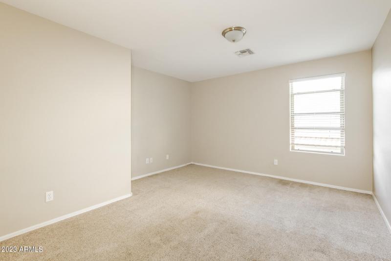 013-photo-bedroom-7612087