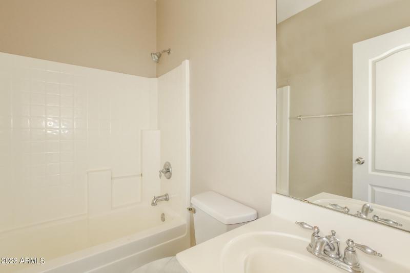 015-photo-bathroom-7612084