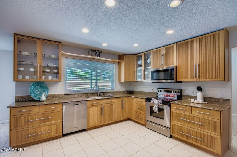 5902 E Sharon Dr