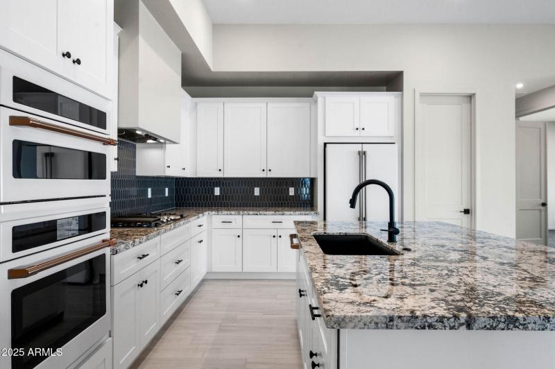 13-Kitchen (2)