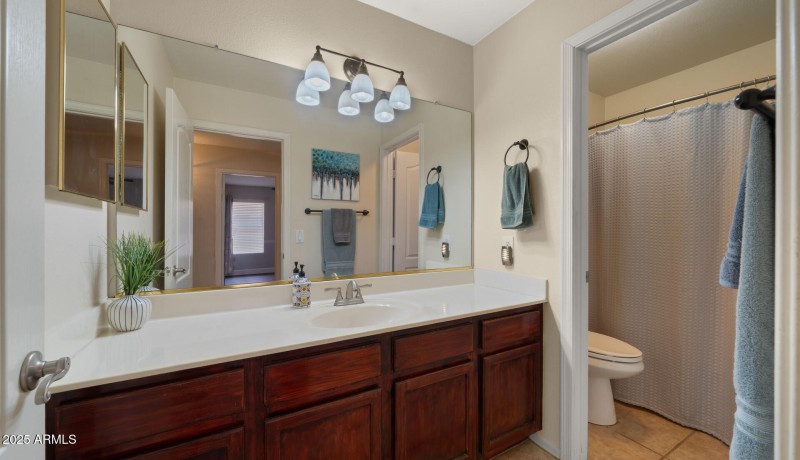 Full Bathroom2
