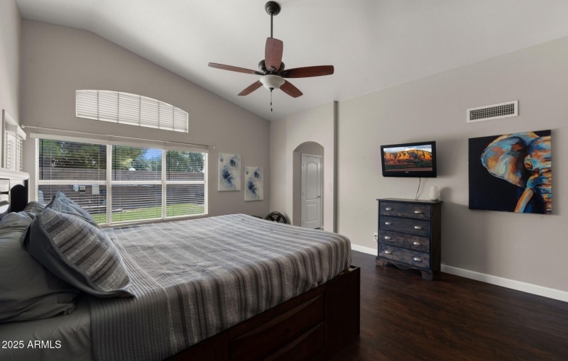 Primary Bedroom4