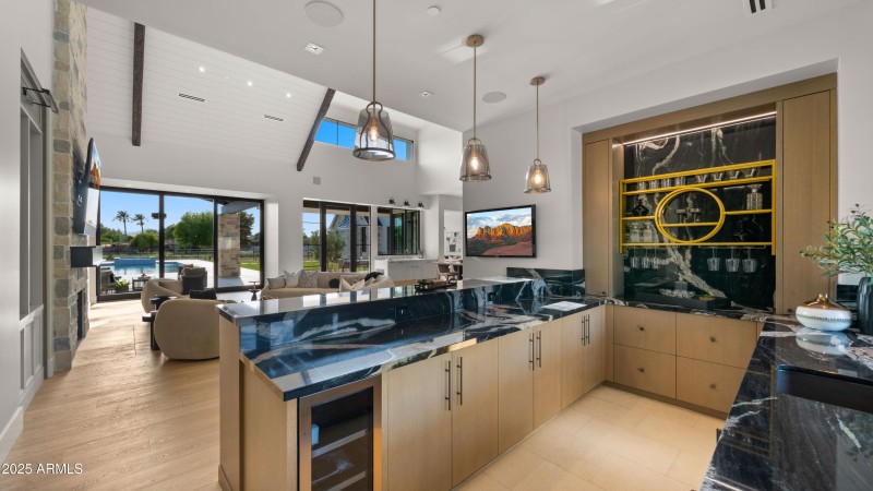 Fully Equipped Wet Bar