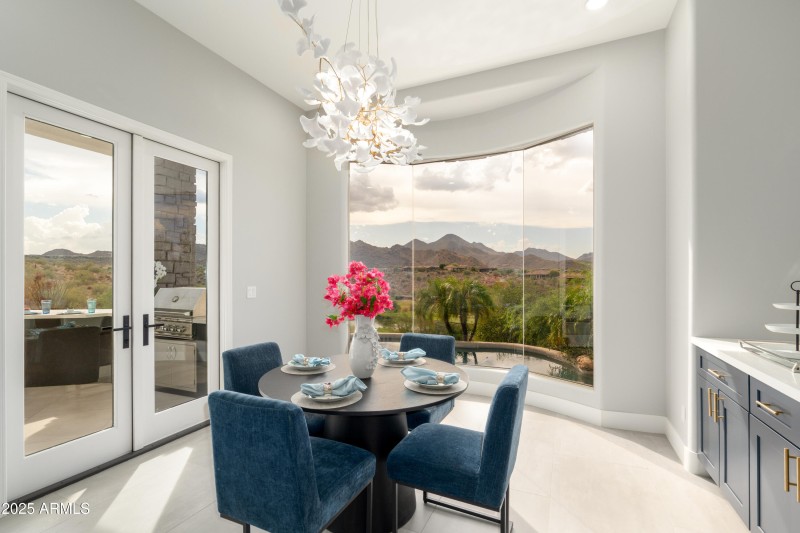 Breakfast Room
