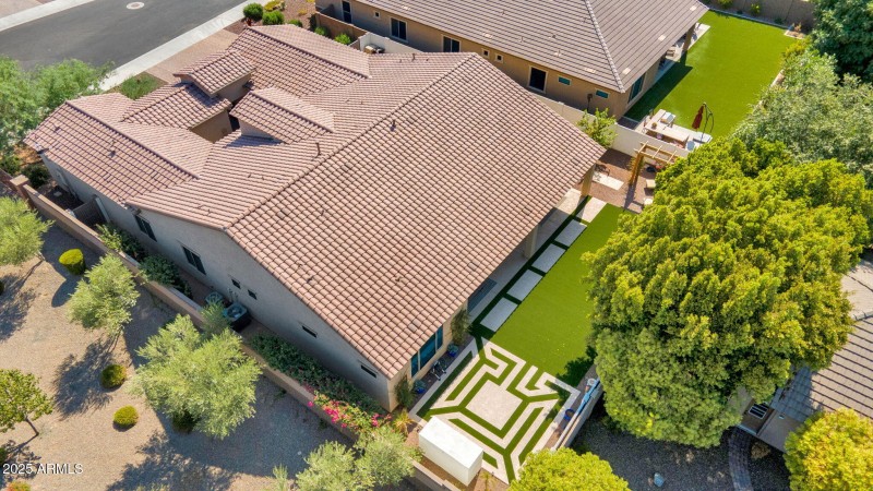 7114 W Ludlow