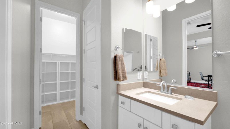 Suite Bathroom