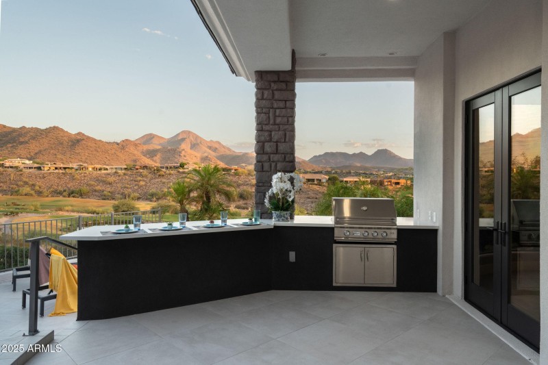 Outdoor Kitchen