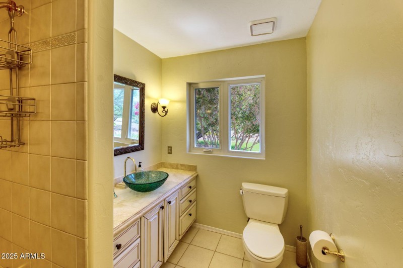 Full Hall Bath
