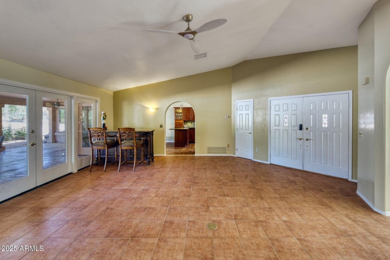 Livingroom to kitchen