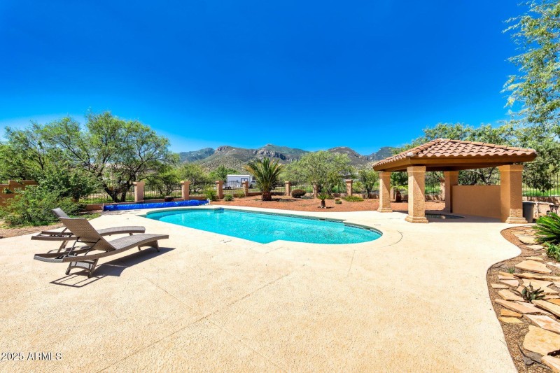 Pool & Spa