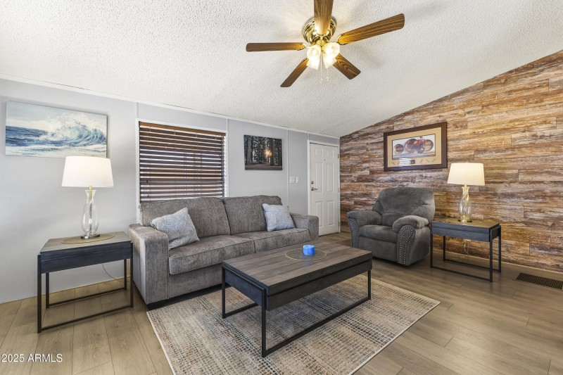 Entry/Living Room