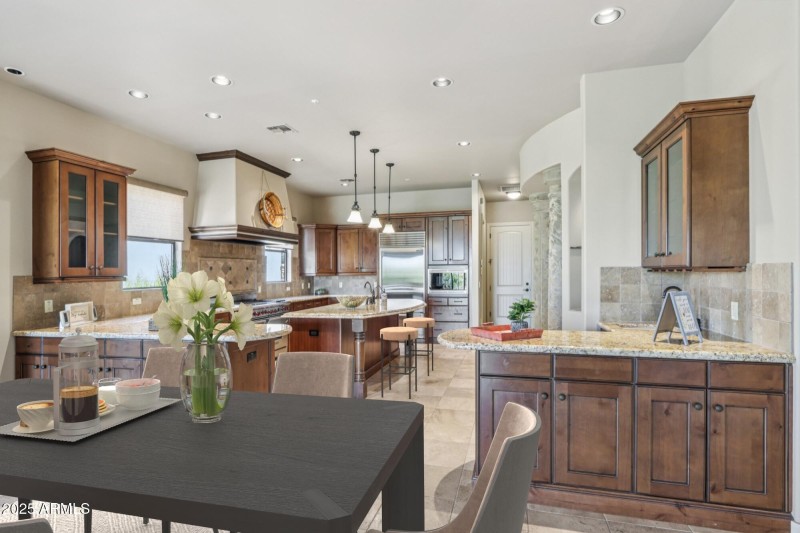vc dining kitchen