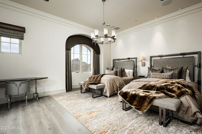 Luxurious Bedroom 3
