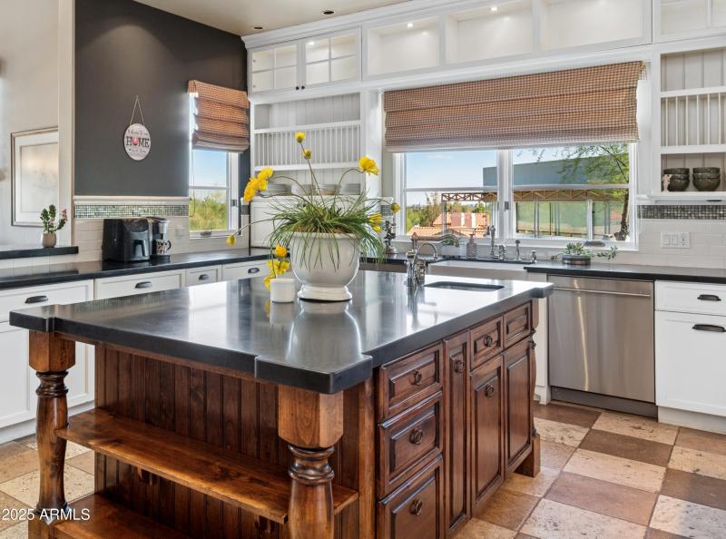 Kitchen 5738-n-32nd-pl