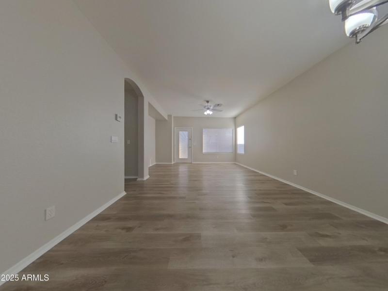 5_pc_tlox1ho6Hz_cxWI05NW86_other_room_Mq