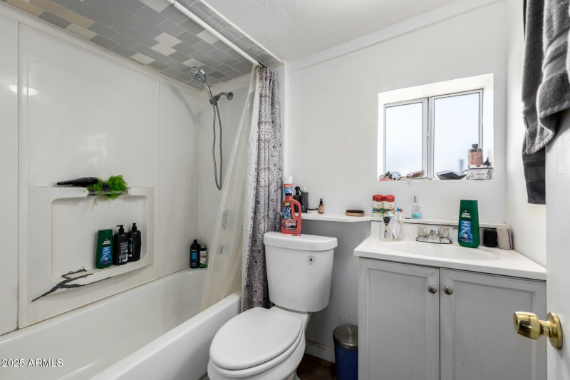 Guest House bathroom