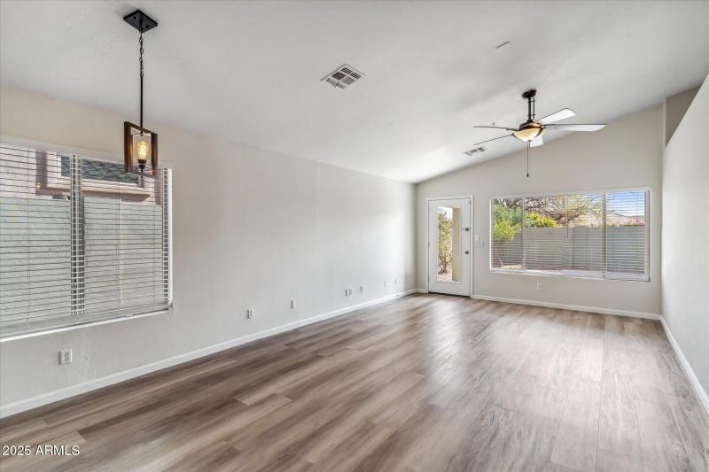 Eat-in Kitchen/Family Room