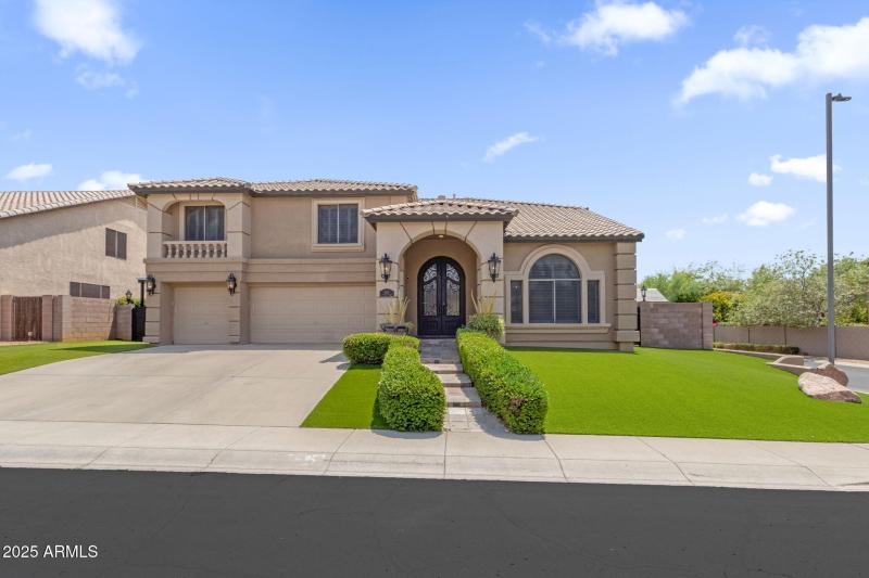 2-web-or-mls-4537-e-blue-sky-dr