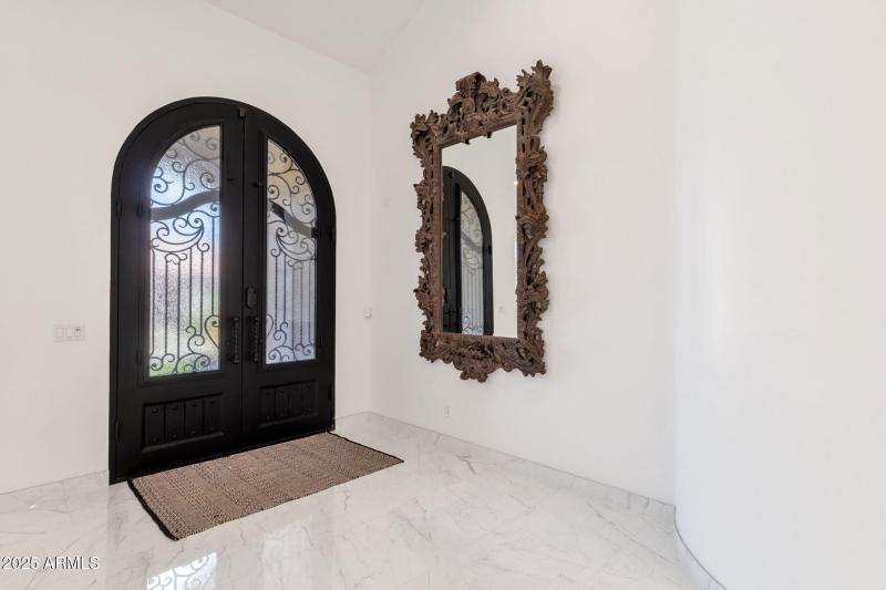 7-web-or-mls-4537-e-blue-sky-dr