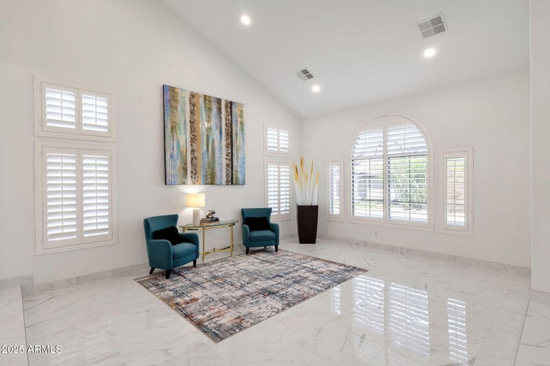 8-web-or-mls-4537-e-blue-sky-dr