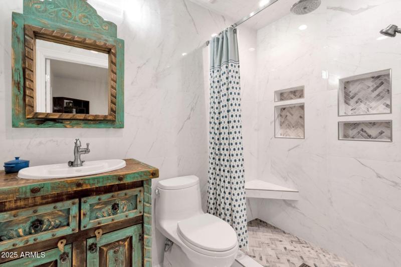 31-web-or-mls-4537-e-blue-sky-dr