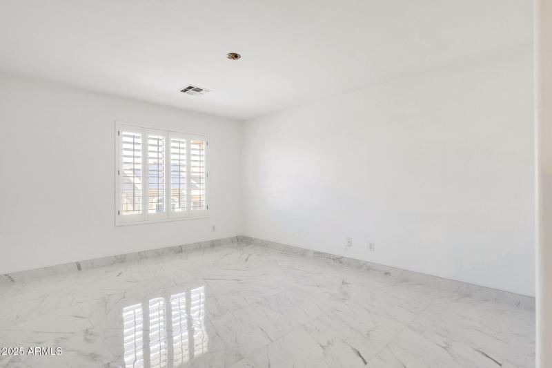 39-web-or-mls-4537-e-blue-sky-dr