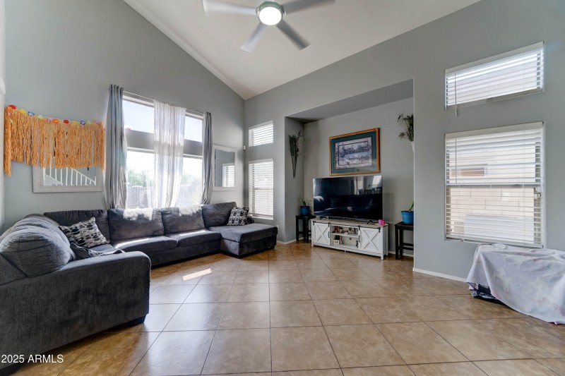 5509 S. 51st Dr.-9