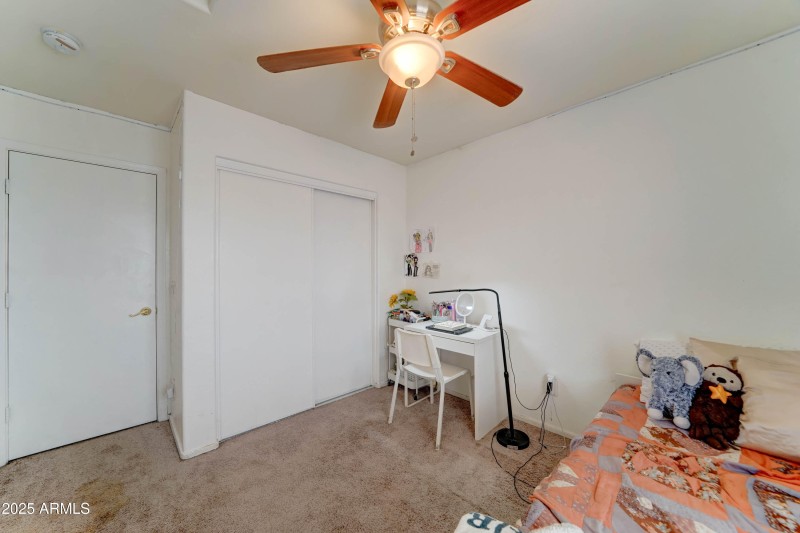 5509 S. 51st Dr.-23