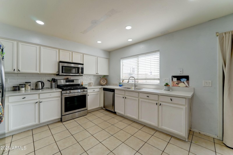 5509 S. 51st Dr.-6