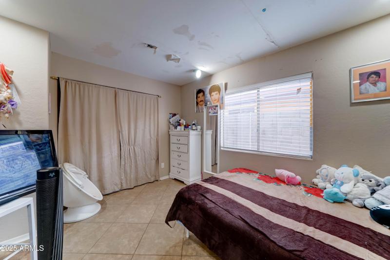 5509 S. 51st Dr.-25