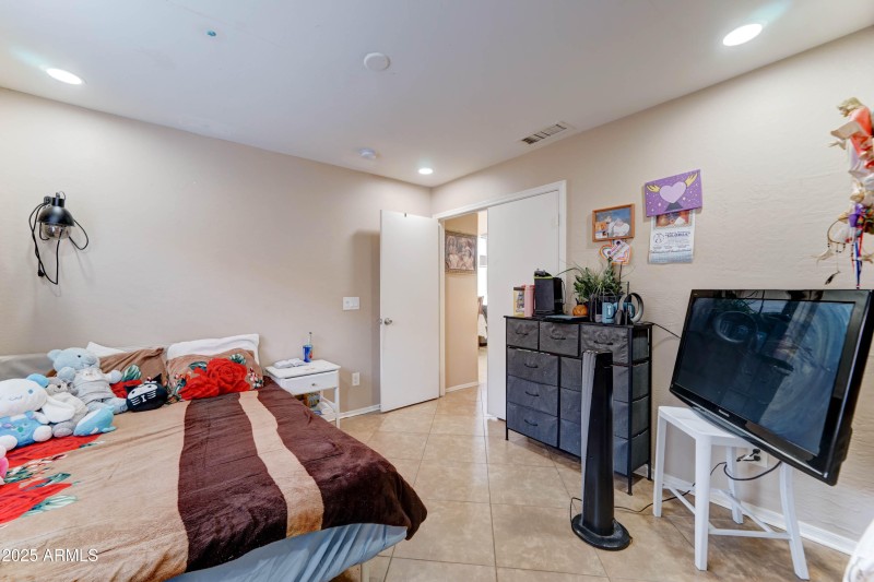 5509 S. 51st Dr.-26