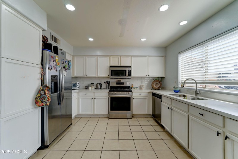 5509 S. 51st Dr.-4