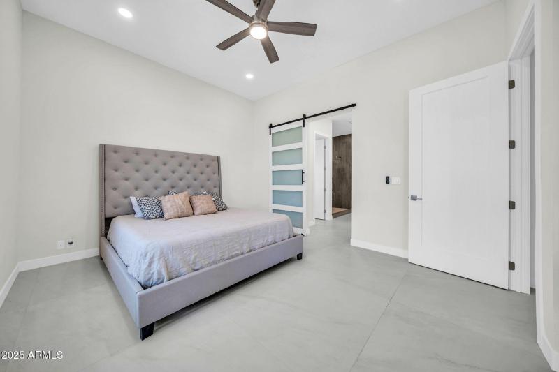 7052 E Eagle Feather Rd-12