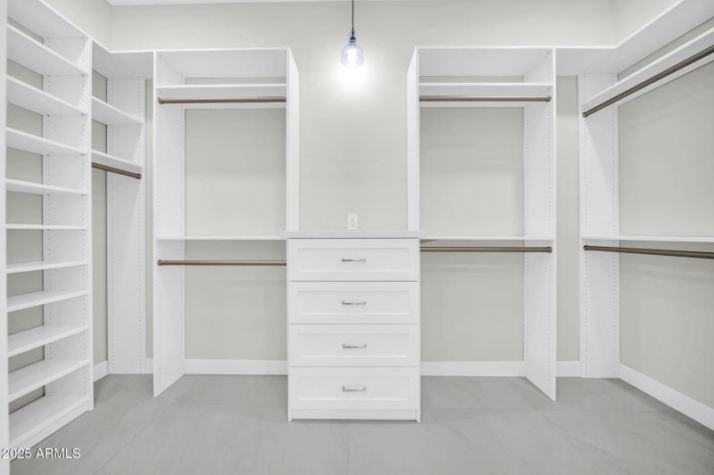 7052 E Eagle Feather Rd-16