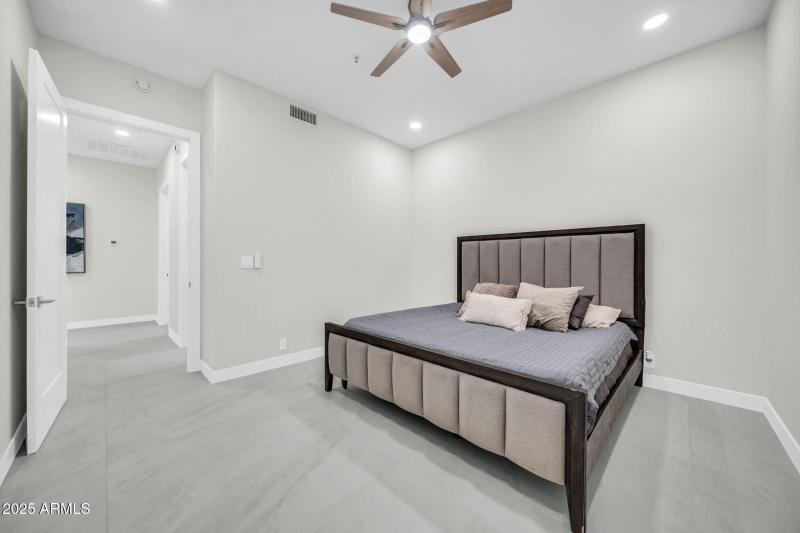 7052 E Eagle Feather Rd-21