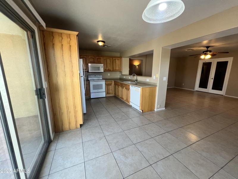 20250329_001629994_iOS